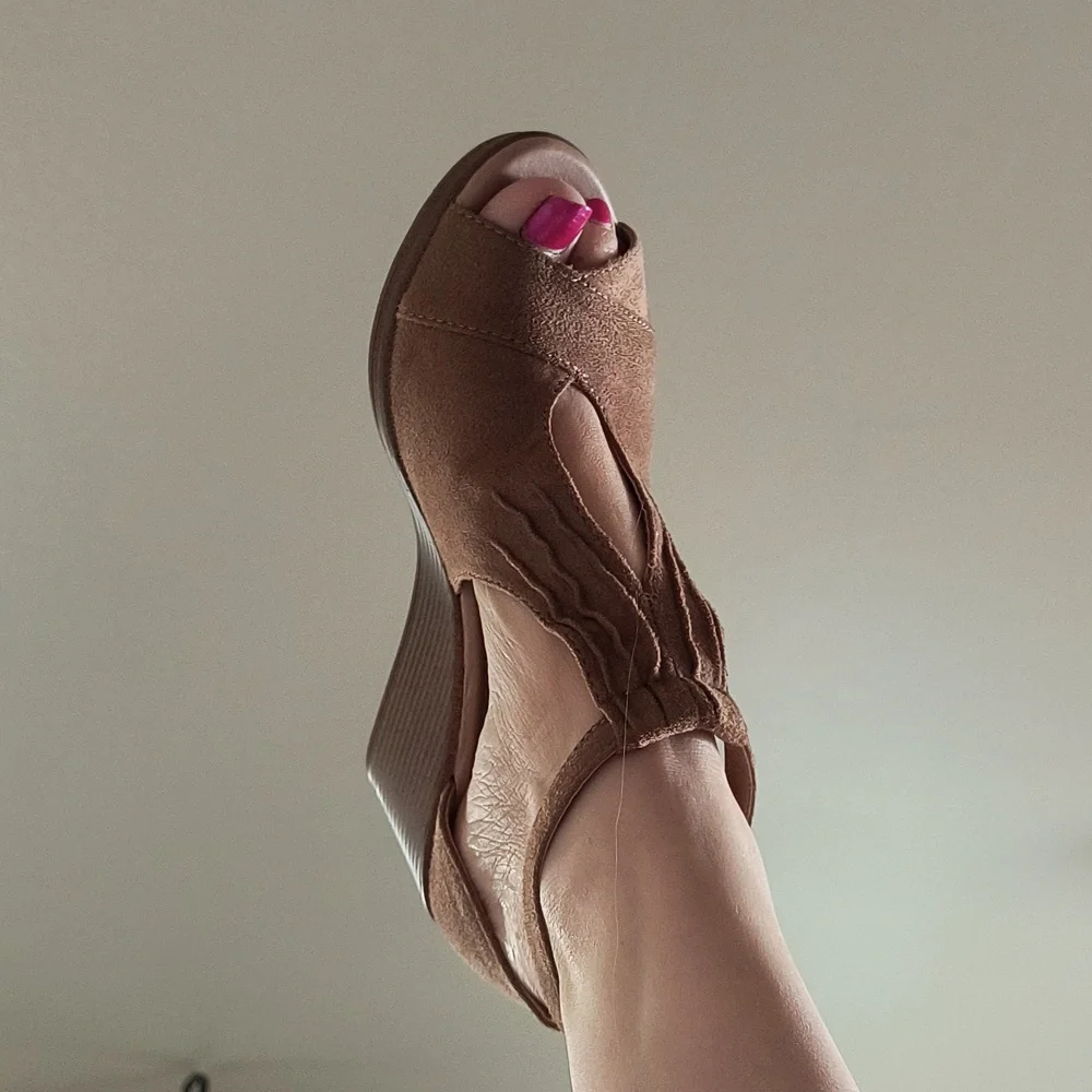 Journee Collection comfortable wedge